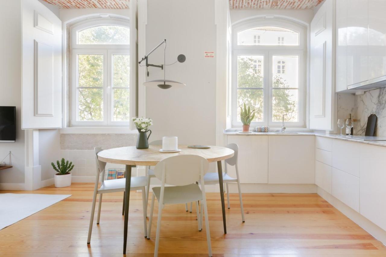 Update Urban Chic Flat In 19Th Century Building 2 Bedrooms & 2 Bathrooms & Ac Central Alfama District Лиссабон Экстерьер фото