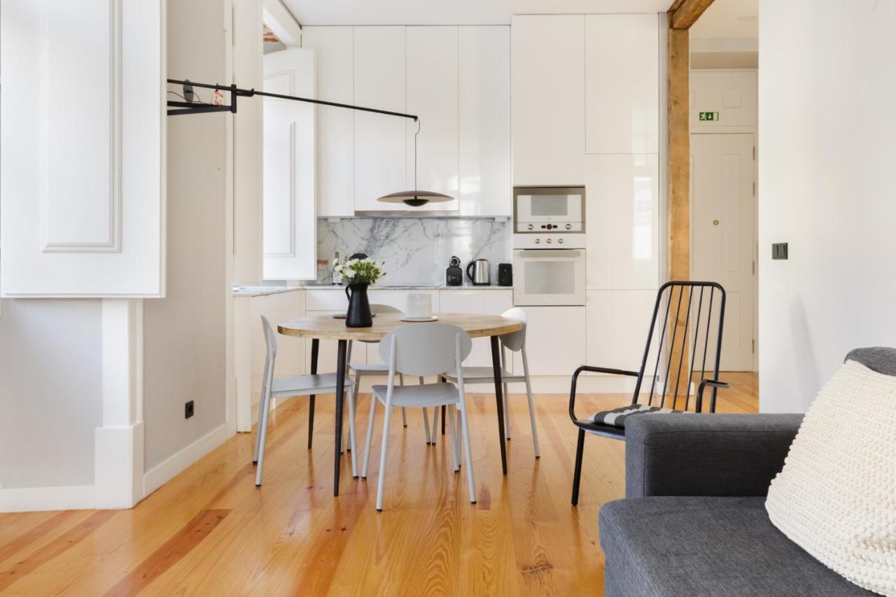 Update Urban Chic Flat In 19Th Century Building 2 Bedrooms & 2 Bathrooms & Ac Central Alfama District Лиссабон Экстерьер фото