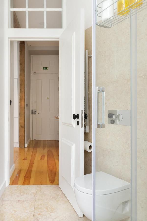 Update Urban Chic Flat In 19Th Century Building 2 Bedrooms & 2 Bathrooms & Ac Central Alfama District Лиссабон Экстерьер фото