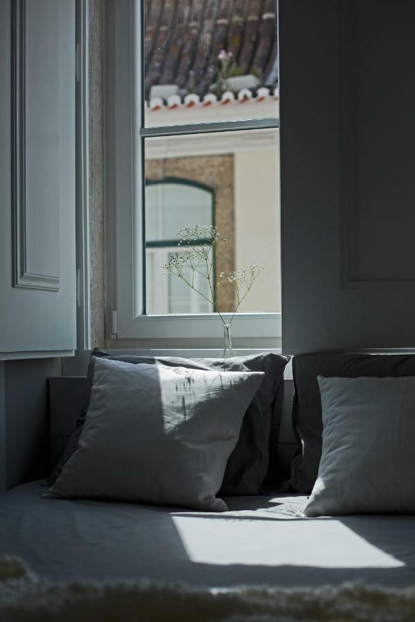 Update Urban Chic Flat In 19Th Century Building 2 Bedrooms & 2 Bathrooms & Ac Central Alfama District Лиссабон Экстерьер фото