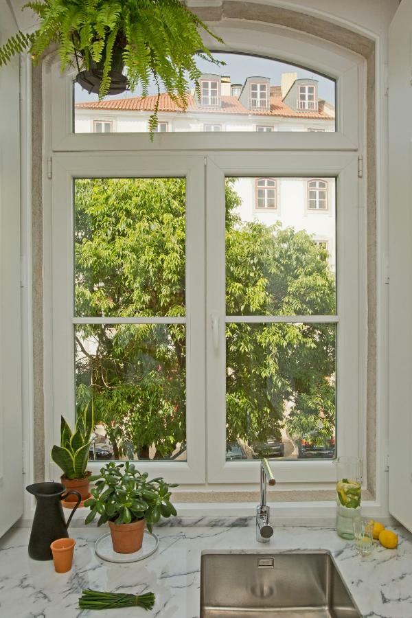 Update Urban Chic Flat In 19Th Century Building 2 Bedrooms & 2 Bathrooms & Ac Central Alfama District Лиссабон Экстерьер фото